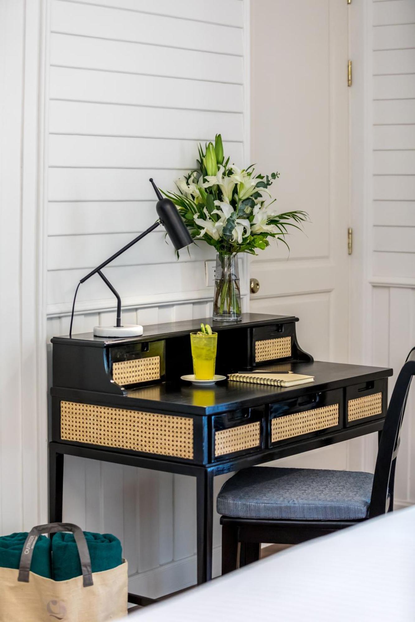 Outrigger Koh Samui Beach Resort - Sha Extra Plus Lamai Beach (Koh Samui) Quarto foto A desk with caning